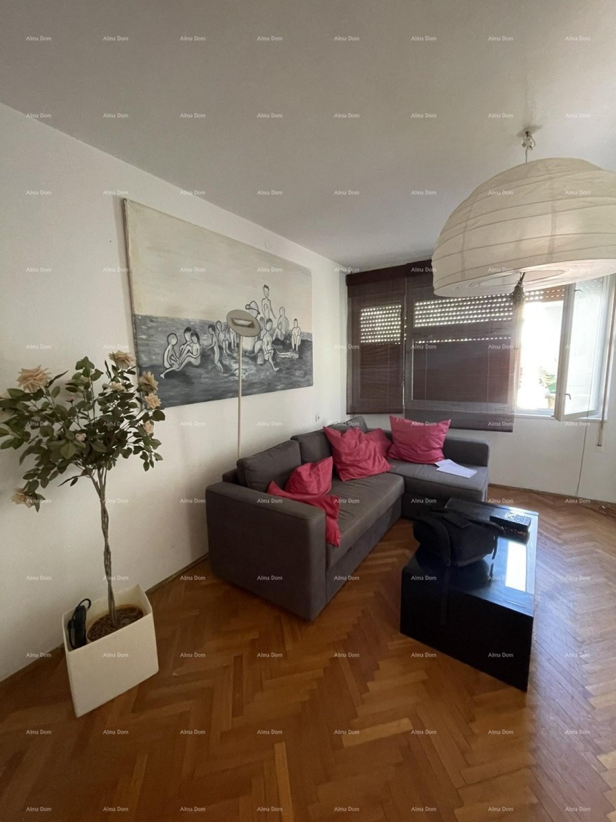 Pula, centar – Prostran trosoban stan od 76,38 m² s dvije terase 1