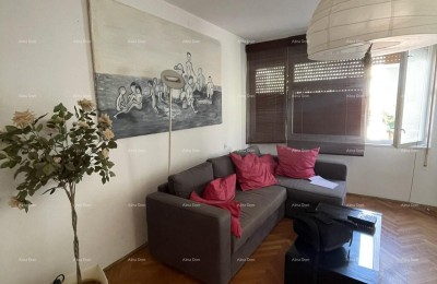 Pula, centar – Prostran trosoban stan od 76,38 m² s dvije terase