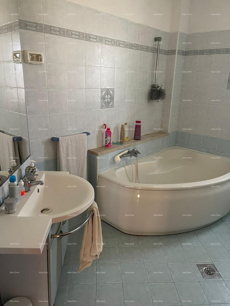 Umag! Kuća s velikom okućnicom i terasom. 26