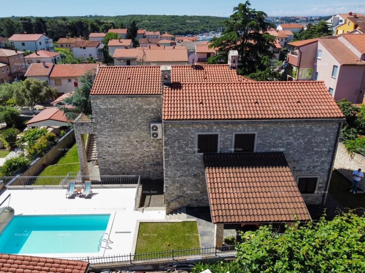 Beautiful house with a pool in Pula, ideal for a family or investment. 5