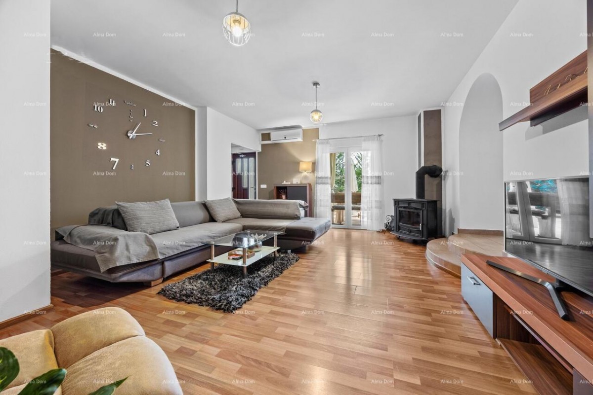 Beautifully renovated Istrian house with a private pool –  Svetvinčenat 11