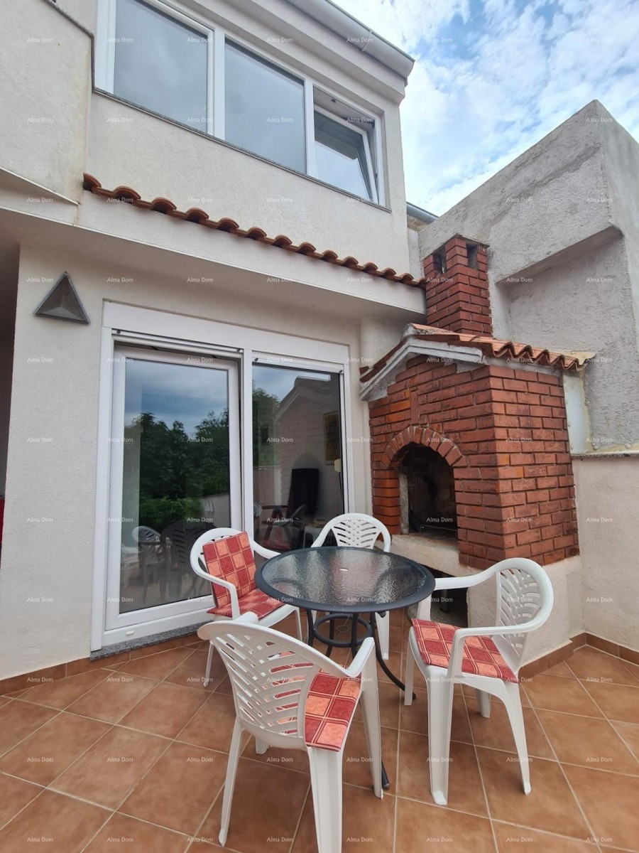 House with a small auxiliary detached room. Medulin. 31