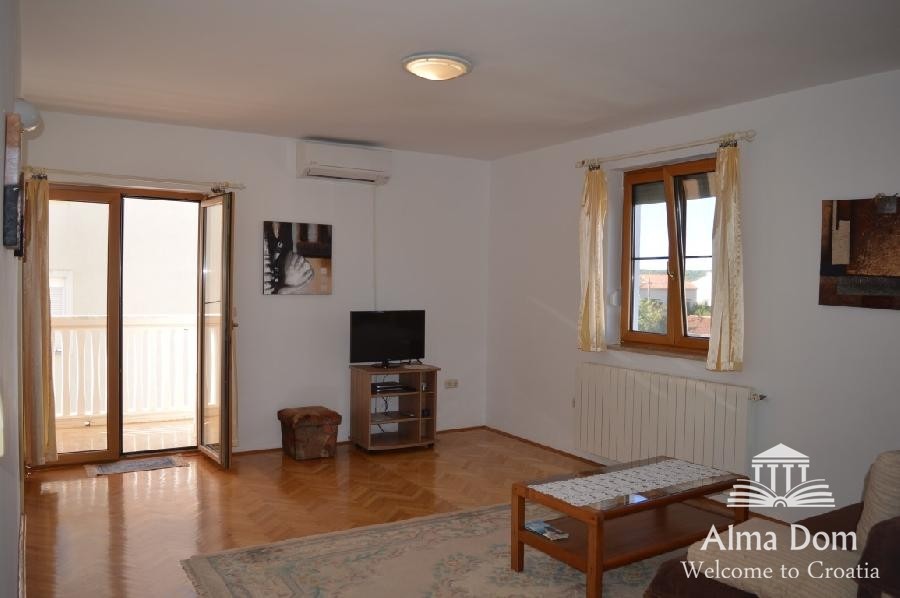 We are selling a house with five apartments in Medulin. 15