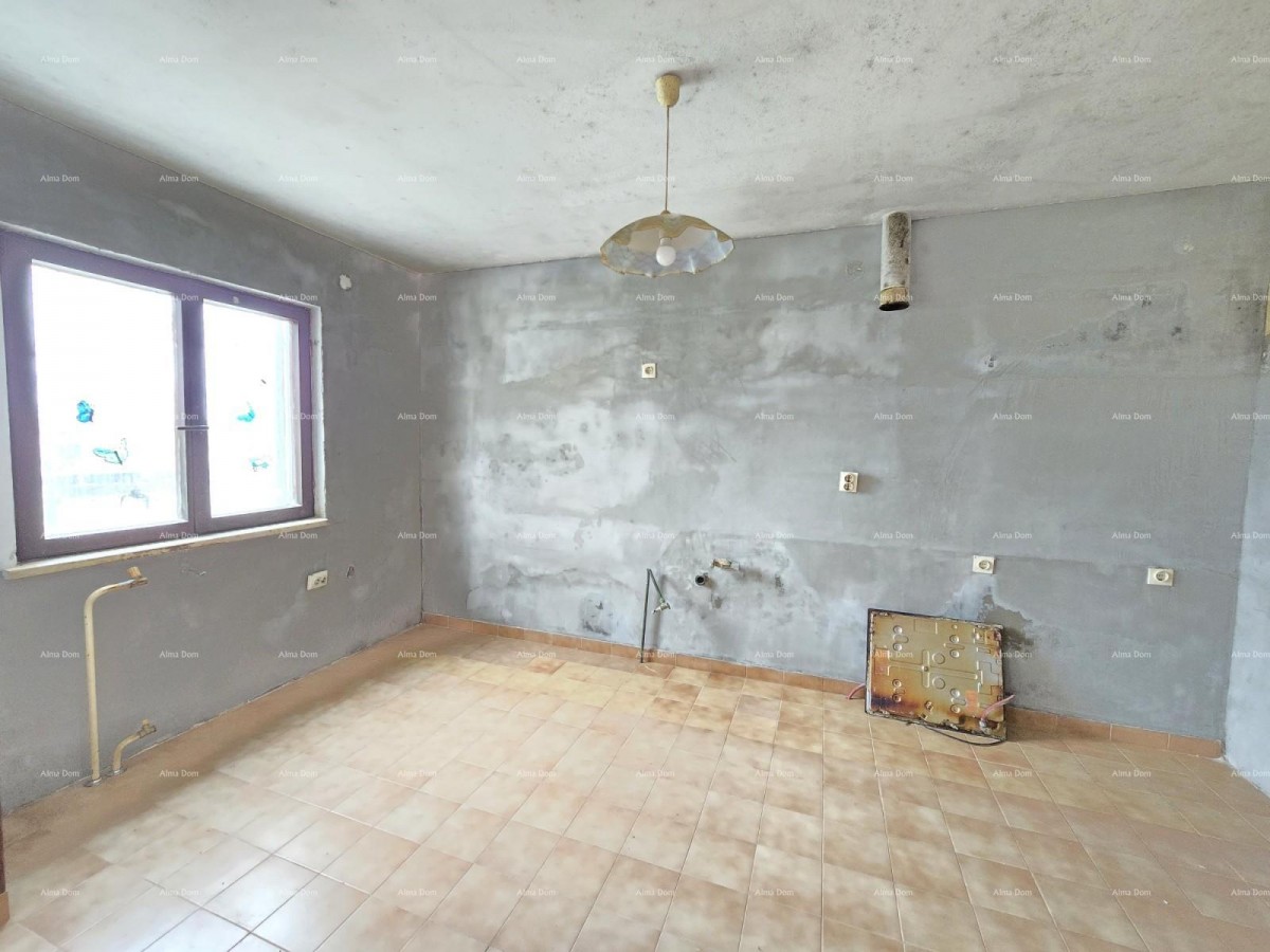 Prostrana hiša blizu Pule! Dva stanovanja - 2500 m² zemljišča! 3