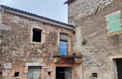 Prodaje se kuća za renovaciju, blizina Tinjana!