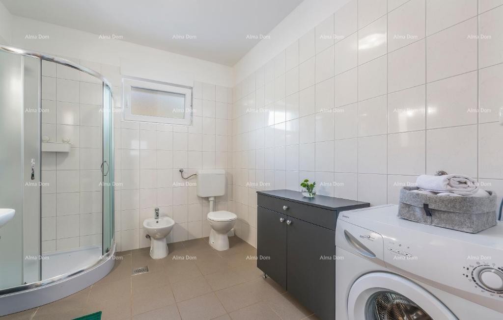 Počitniška hiša z bazenom in velikim vrtom 22