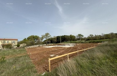 Prodaja građevinskog zemljišta sa  građevinskom dozvolom,  Svetvinčenat!