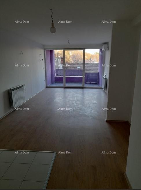 Top lokacija! Prodaja stana s garažnim parkirnim mjestom u neposrednoj blizini centra grada, Pula! 2