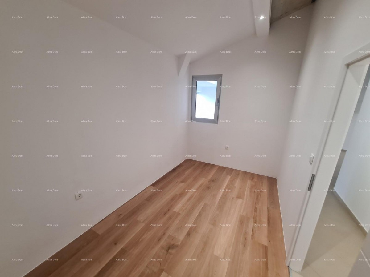 Istra. Pula. Veli vrh. 4