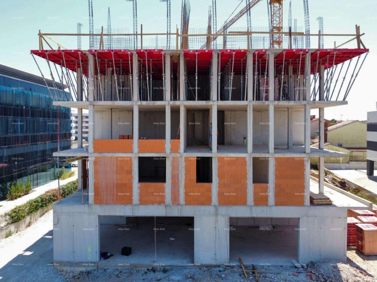 Забронировано!!!! Пула! Многофункциональное, современное здание с лифтом, рядом с центром. S25 11