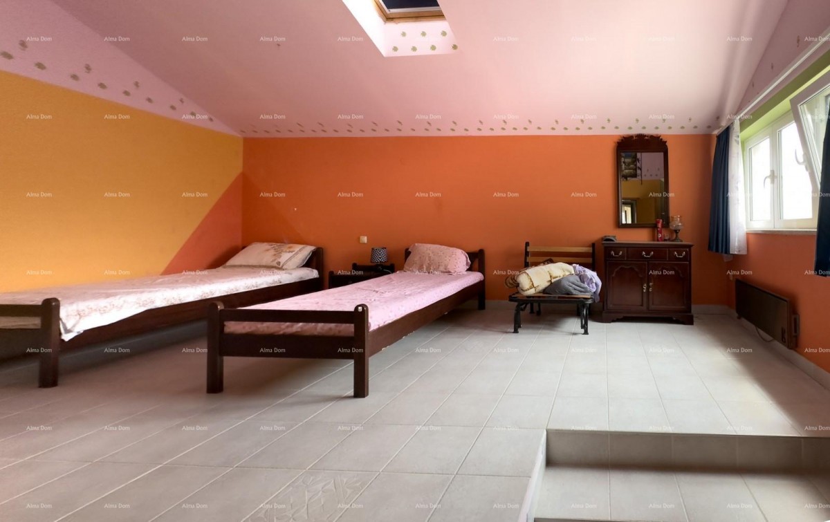 For sale: House in the center of Ližnjan! 10