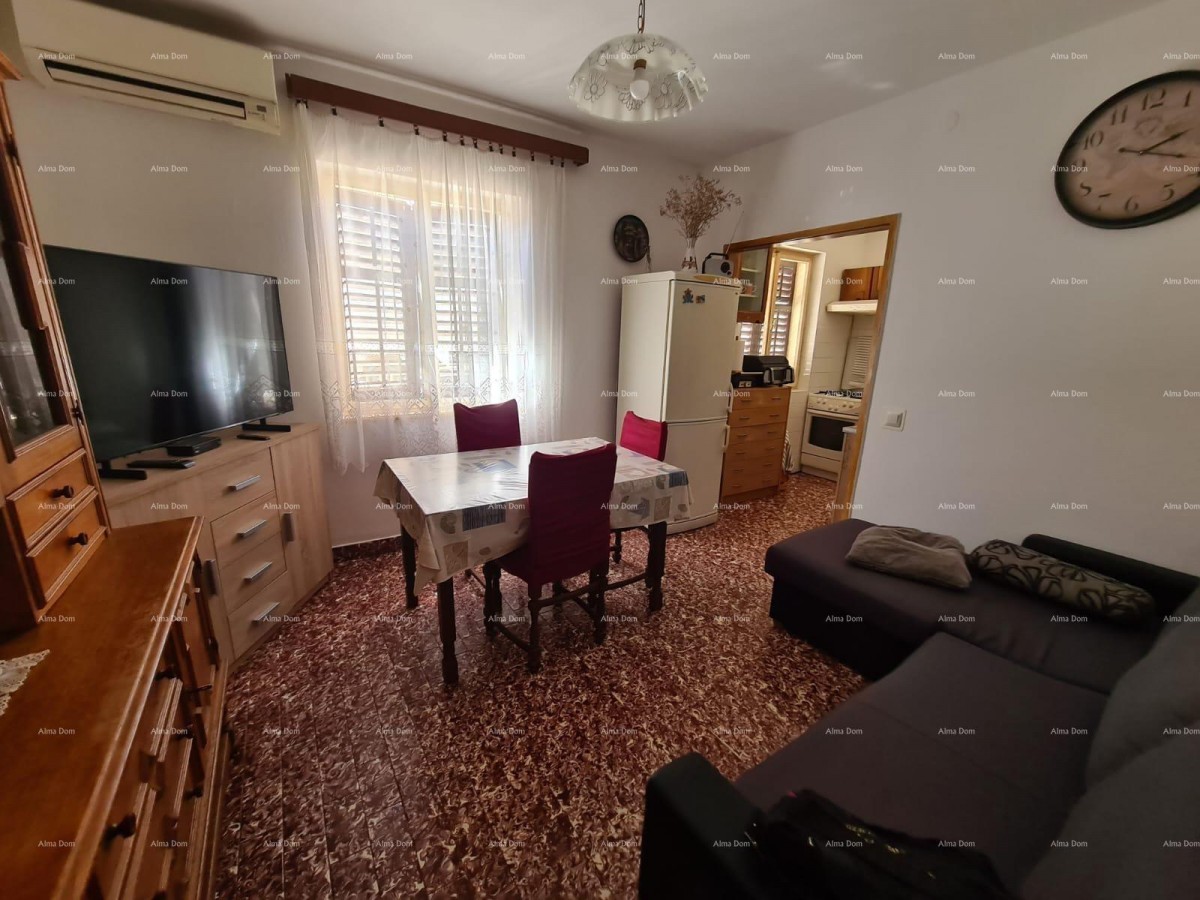 Sale of a house with two residential units, an auxiliary building, and a garage, Ližnjan! 19