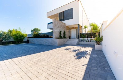 Casa moderna con piscina in un'ottima posizione, Medolino!