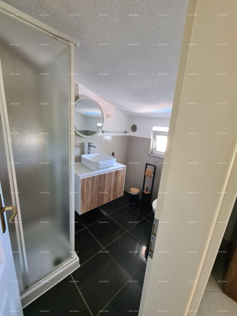 Na prodaju hiša s bazenom – Valtura 37