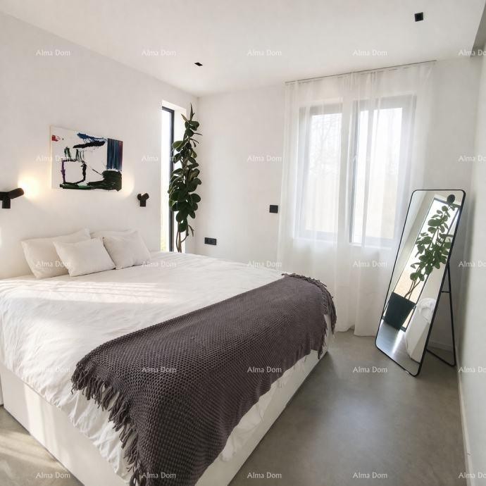 For sale: single-story house in a quiet part of Labin. 13