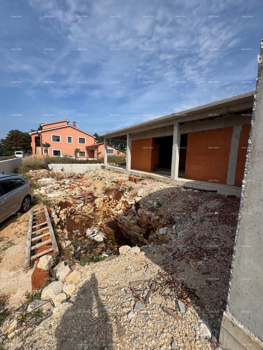 Продается одноэтажный дом с бассейном - в настоящее время в стадии 5