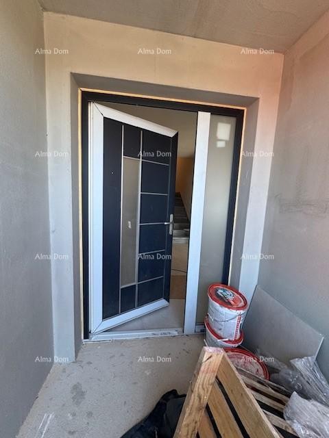 Šišan. Novozgrajena hiša z bazenom 6