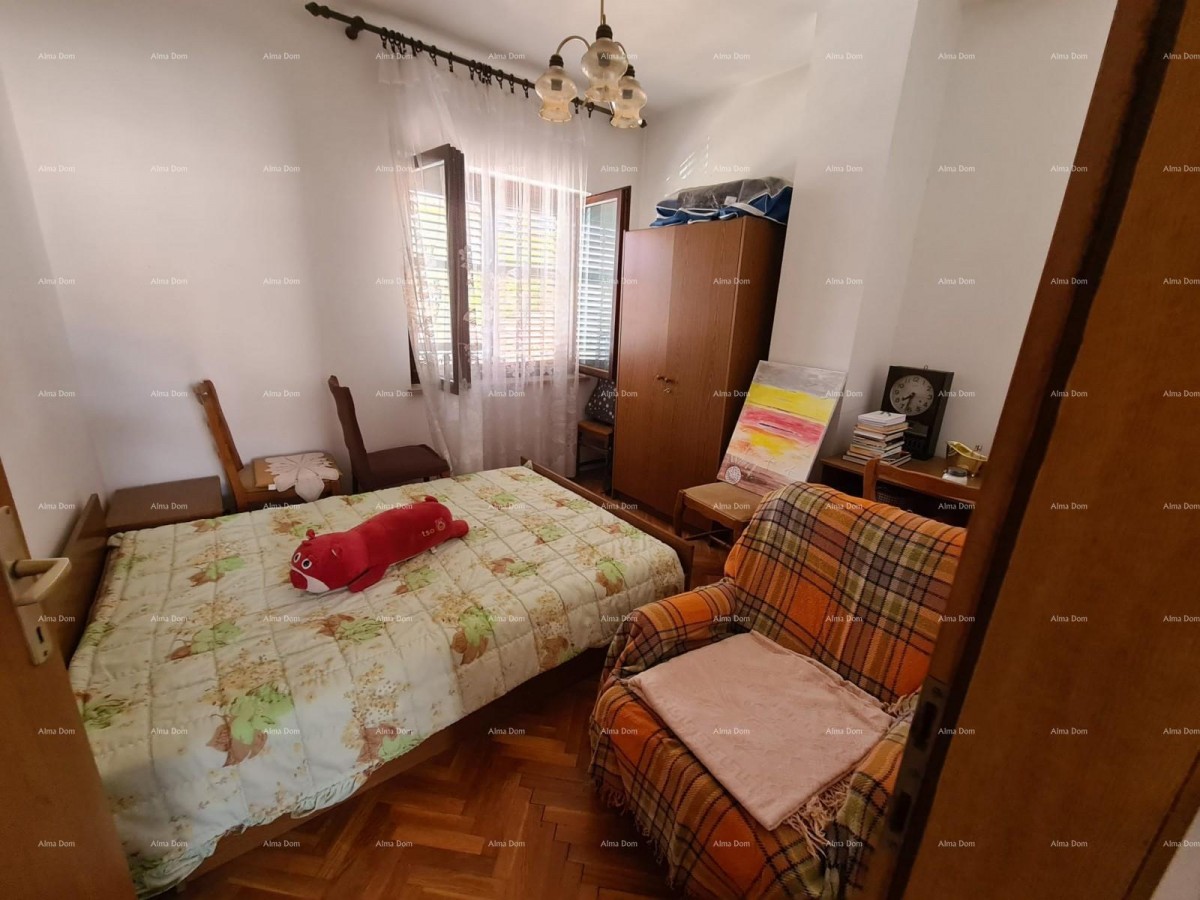 Sale of a house with two residential units, an auxiliary building, and a garage, Ližnjan! 38