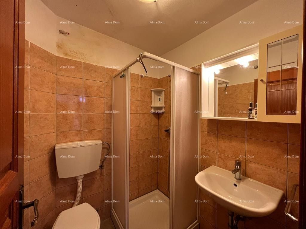 Lepa kamnita hiša deset kilometrov od centra Poreča. 23