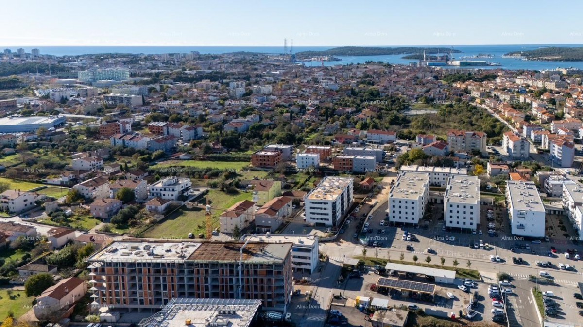 Pula. New multi-family building. Apartment for sale with parking space and storage. Close to the new hospital. S37 22