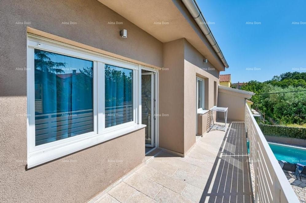 For sale: House with a pool and sea view – Ližnjan 23