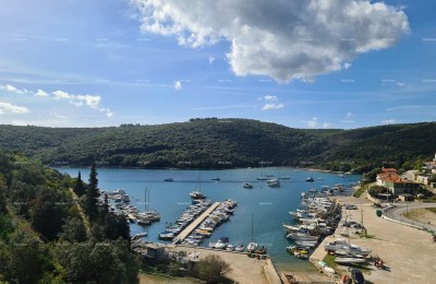 Appartamento con vista aperta sulla baia e sul mare.