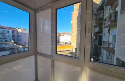 Пула – отремонтированная двухкомнатная квартира в центре, 72,83 м²