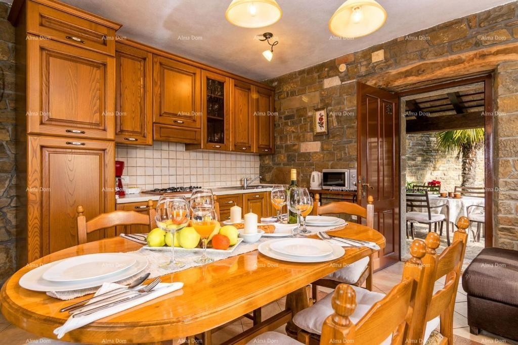 Casale in pietra con piscina e vista panoramica. 5