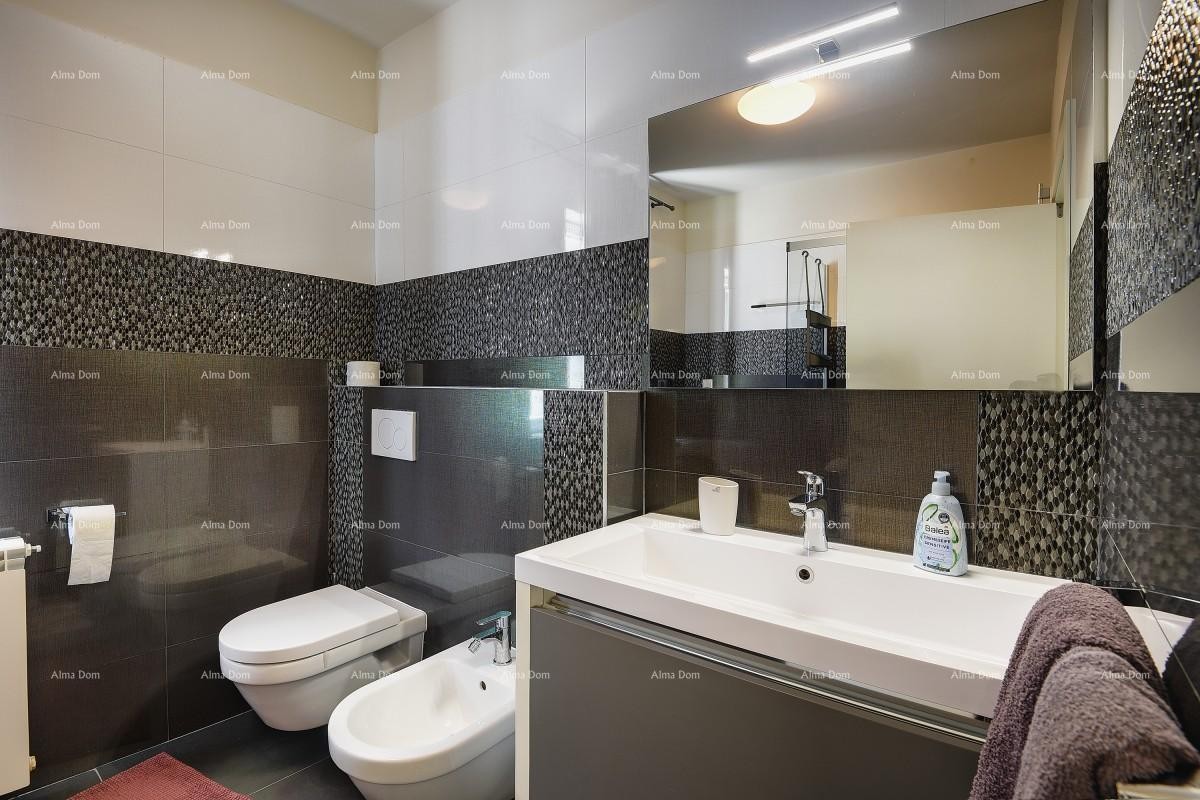 Prvi red do morja in plaže – hiša s bazenom in veliko okužnico, Pješčana Uvala! 15