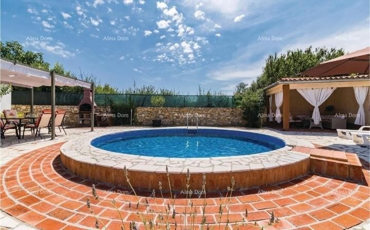 Приземный дом с бассейном в спокойном месте, Пула 6