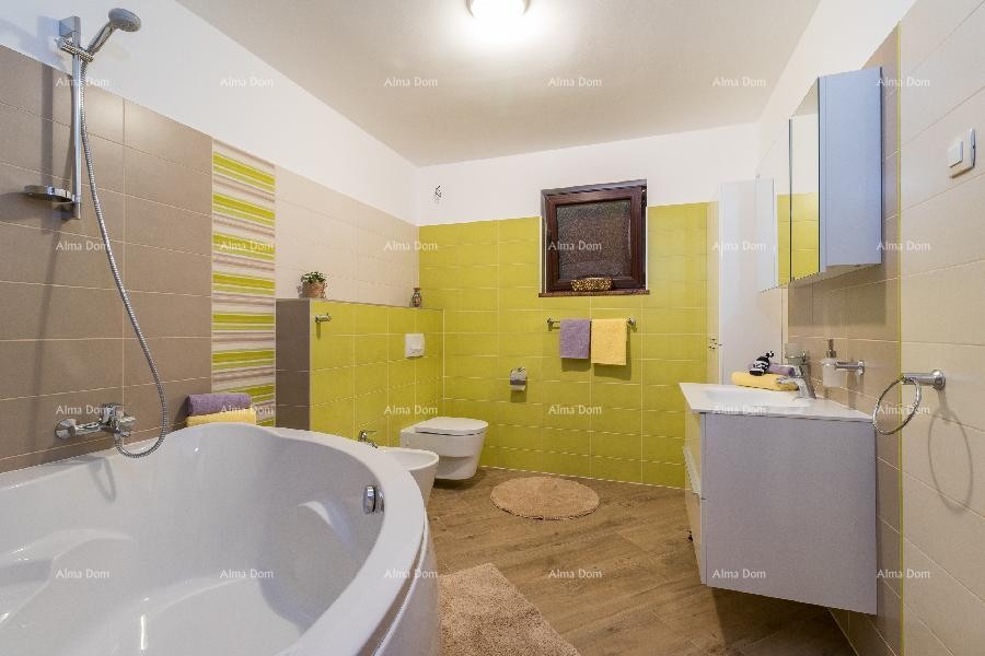 Valdebek. Samostoječa hiša s bazenom in jacuzzijem! Bližina centra mesta Pule. 32