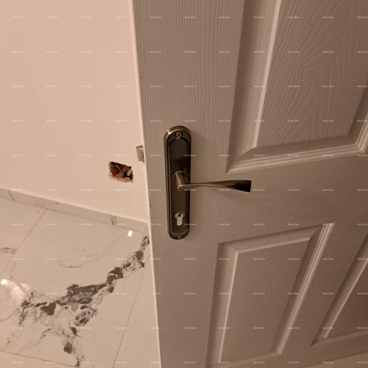 ŽMINJ – Solastniški del hiše naprodaj (3 stanovanjske enote) 13