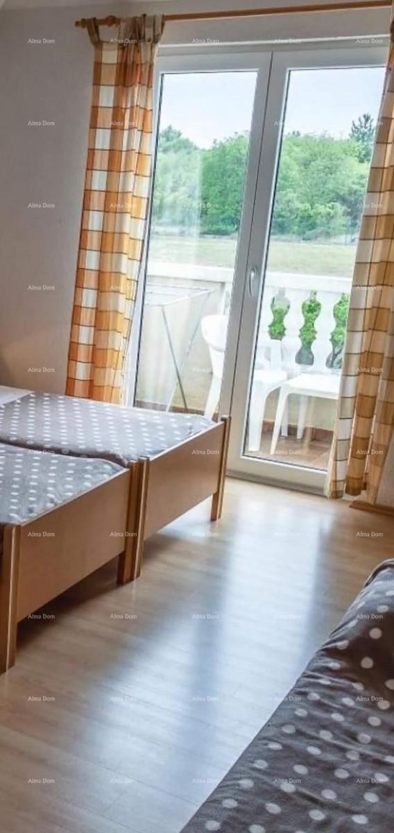Umag. A beautiful house with six apartments. 6