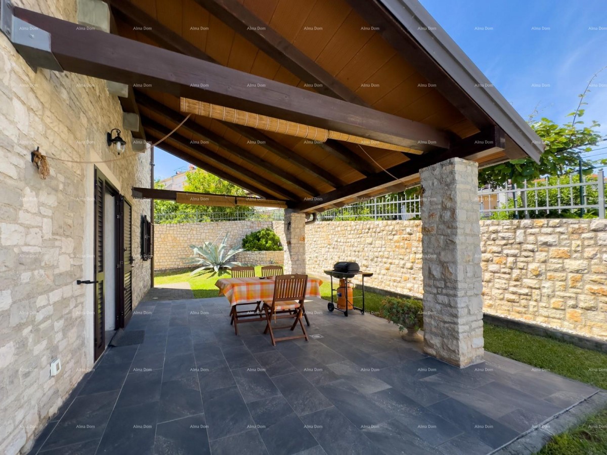 Beautiful house with a pool in Pula, ideal for a family or investment. 12