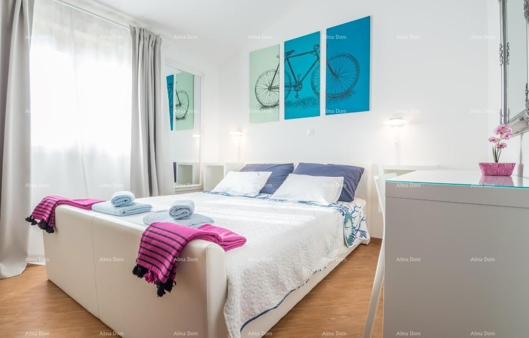 Красивый дом с бассейном, утопающий в зелени! 9