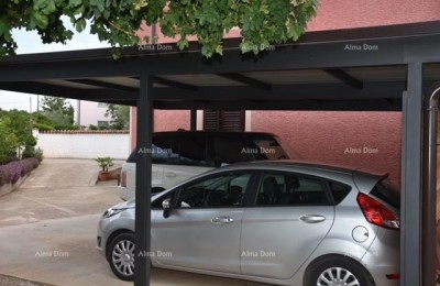 Prodaja lijepe, obiteljske, dupleks kuće s garažom, okolica Poreča!