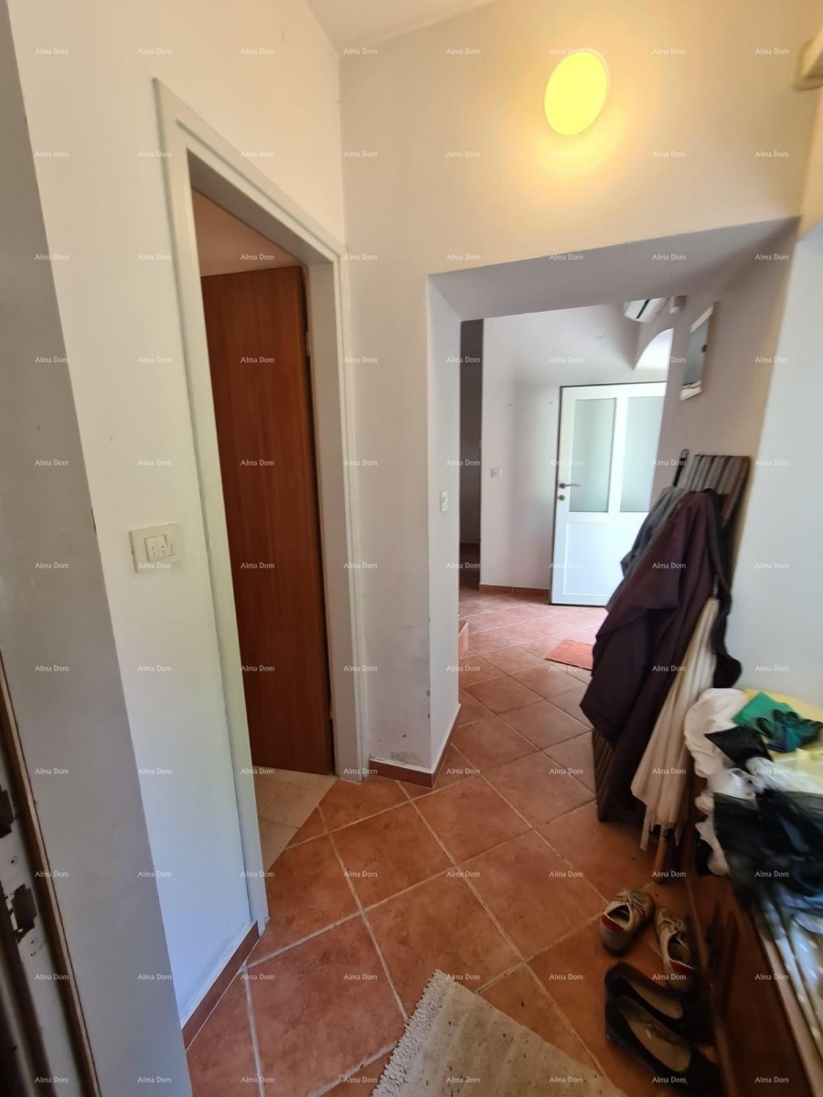 Prodaja kuće sa dvorištem i velikim zemljištem, Barban 11