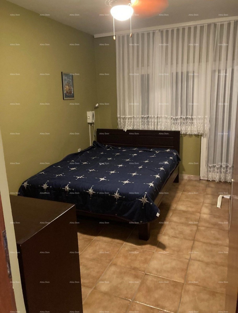 Prodaja - Prvi red do mora! Moderna, prostrana kuća s 4 zasebna stana, garažom i vezom, Rogoznica. 19