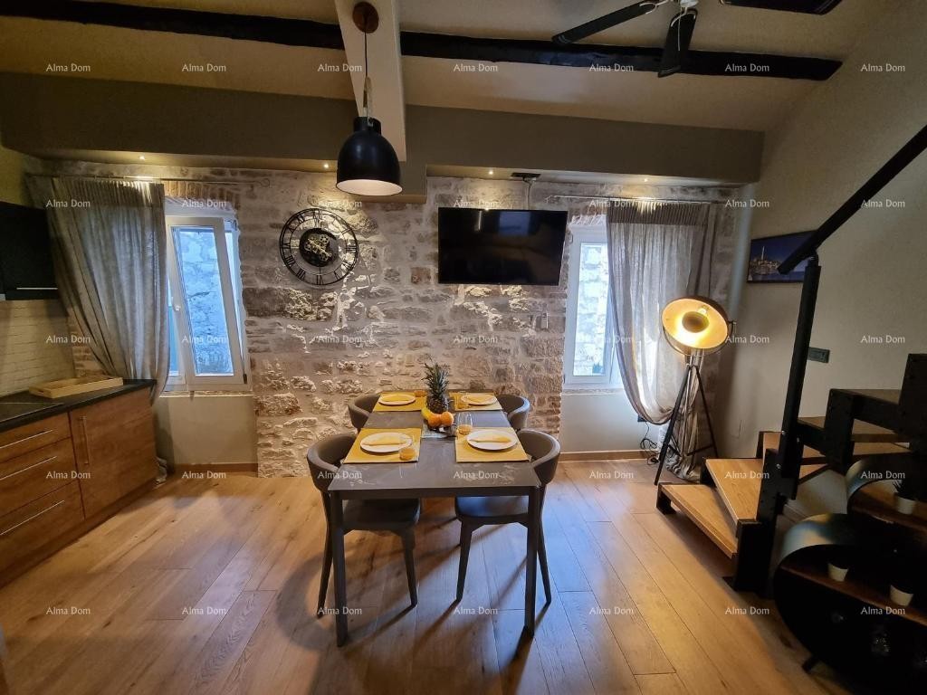 Prodaja - Elegantno urejen dvoetažni stan v stari jedrišču mesta, Rovinj! 7