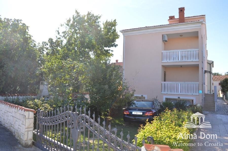 We are selling a house with five apartments in Medulin. 20