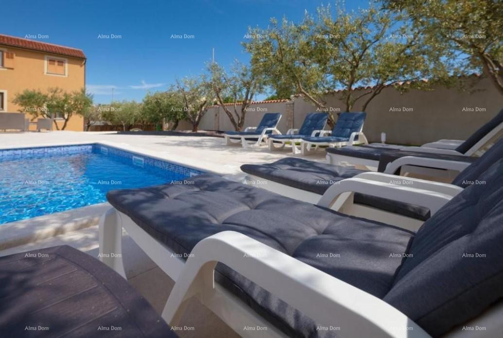 Prodaja se čudovita vila z bazenom v Banjolah 7