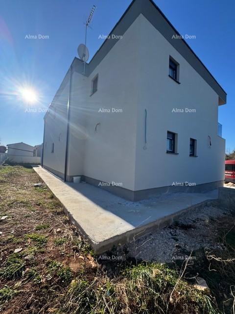 Šišan. Novozgrajena hiša z bazenom 4