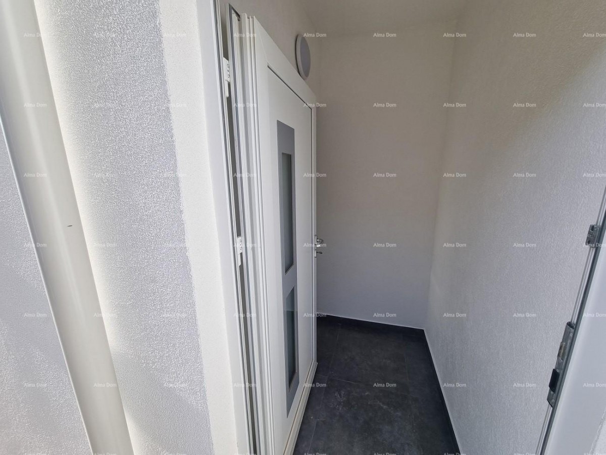 Sovremennyj djupleks dom s krovnoj terasoj i panoramnym vidom na more 4