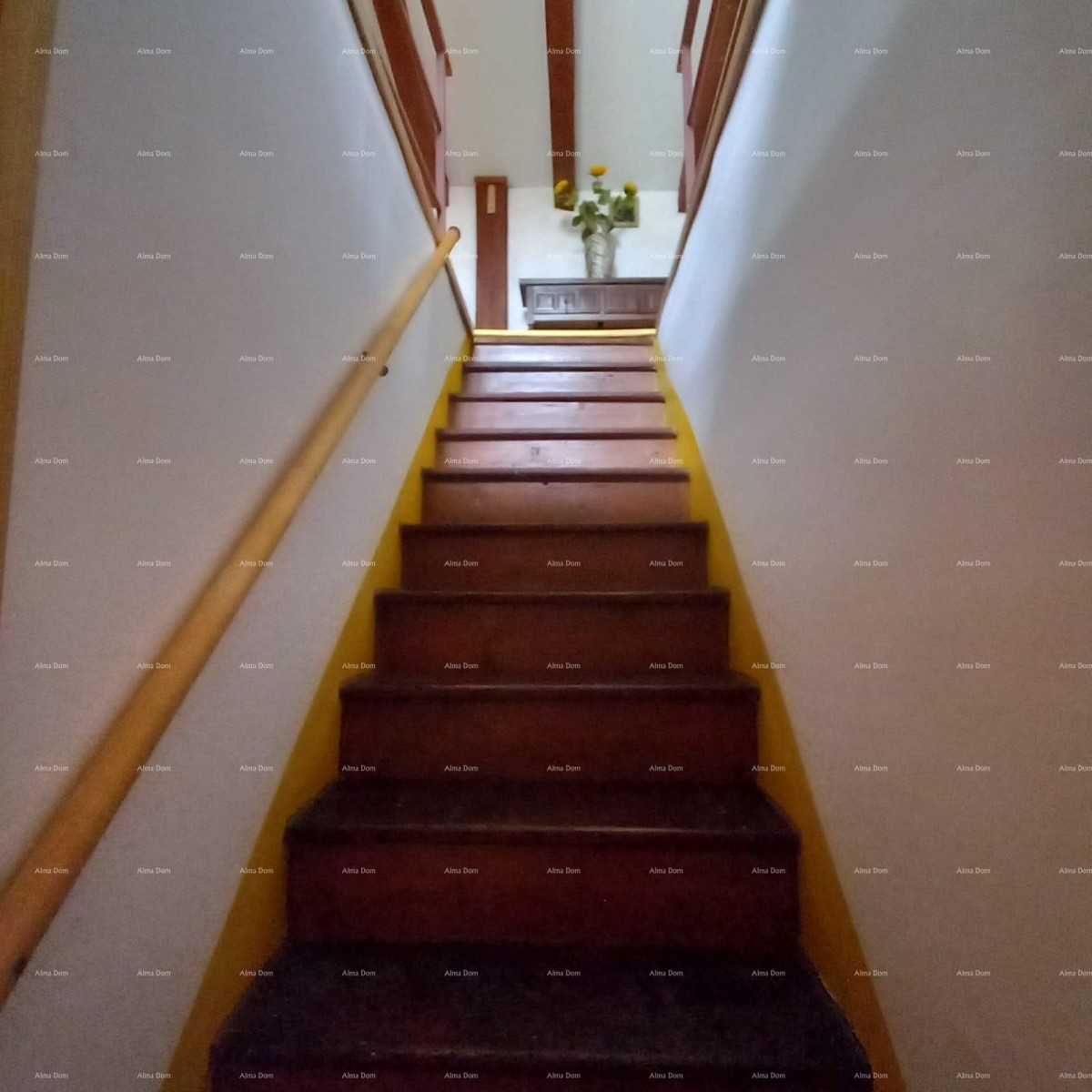 Casa spaziosa a Marčana con tre piani e giardino in vendita. 12