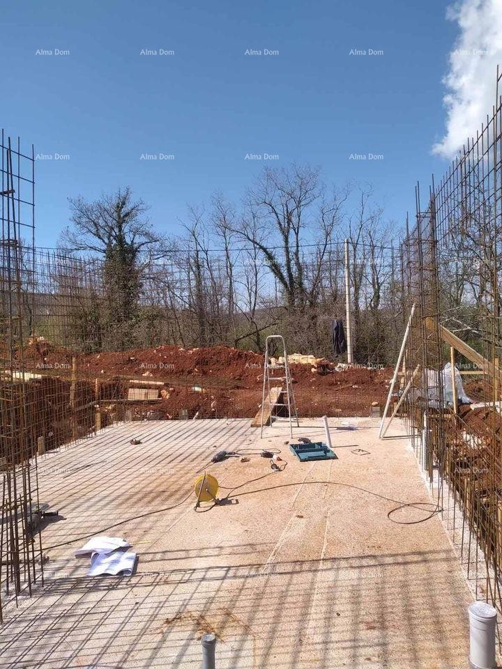 Prodaja građevinskog zemljišta sa započetom gradnjom, pogled na Motovun 4