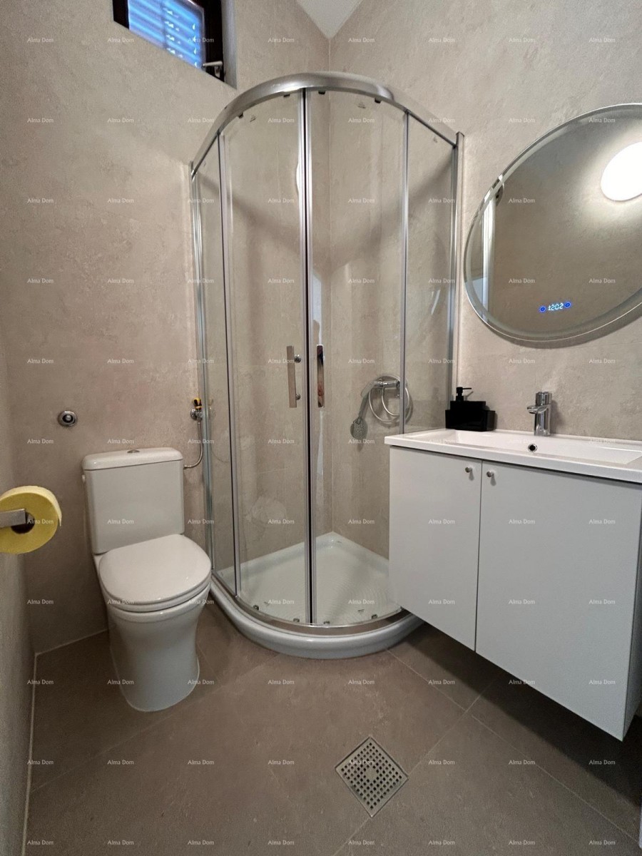 Dvosoban stan s pogledom odmah do mora 10