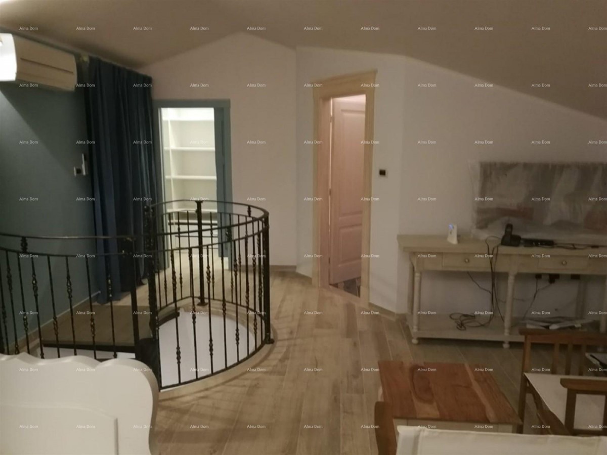 Лабин околица, Каменный дом с бассейном и большим двором 12