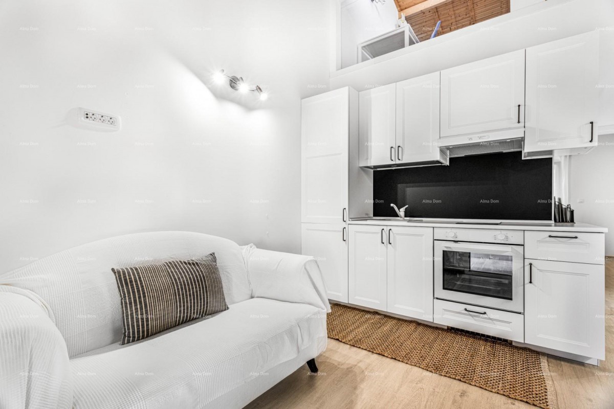 Prodamo dve povezani hiši v Pomeru 11