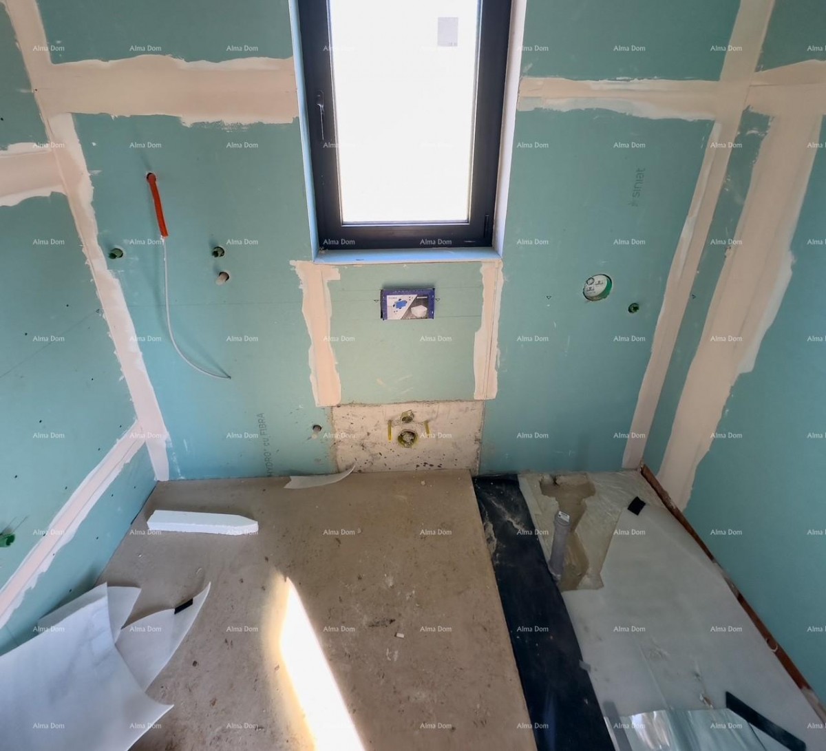 Продается квартира на втором этаже небольшого дома! 12