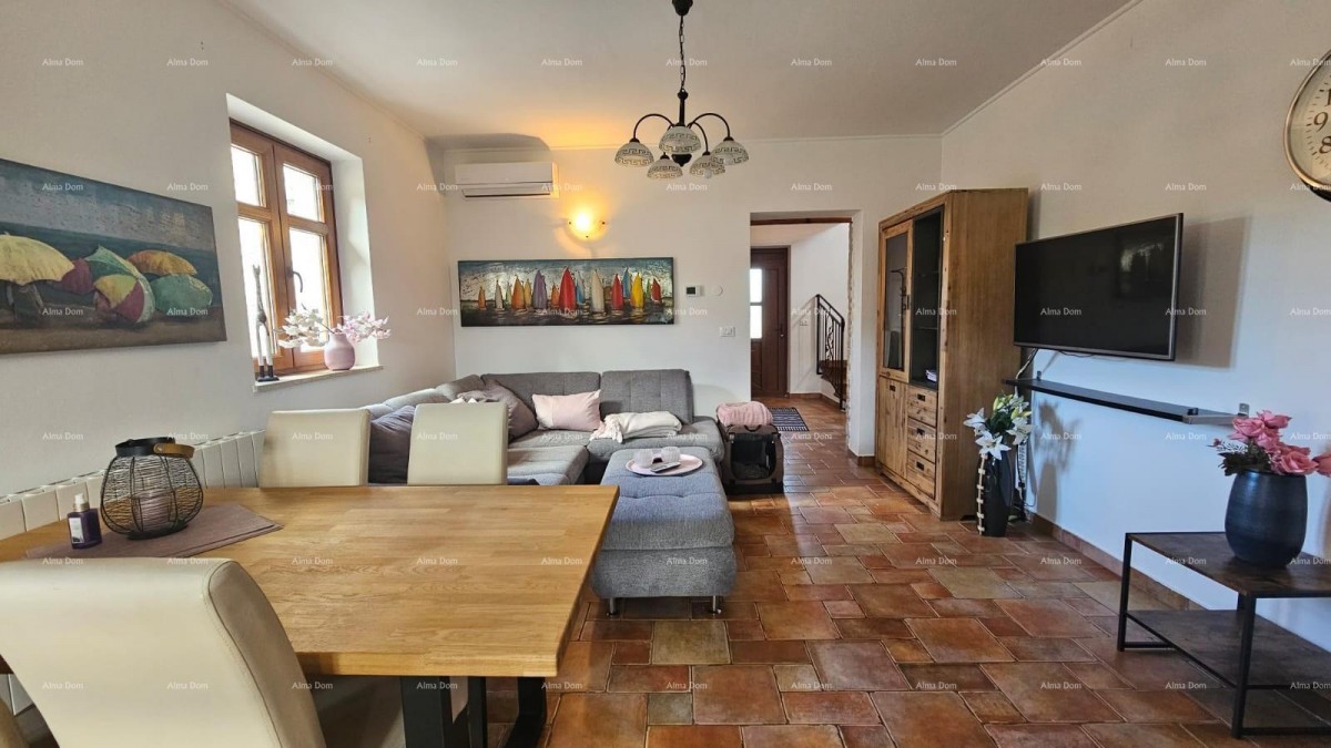 Prostrana hiša s bazenom v Svetem Lovreču - popoln dom za družino 12